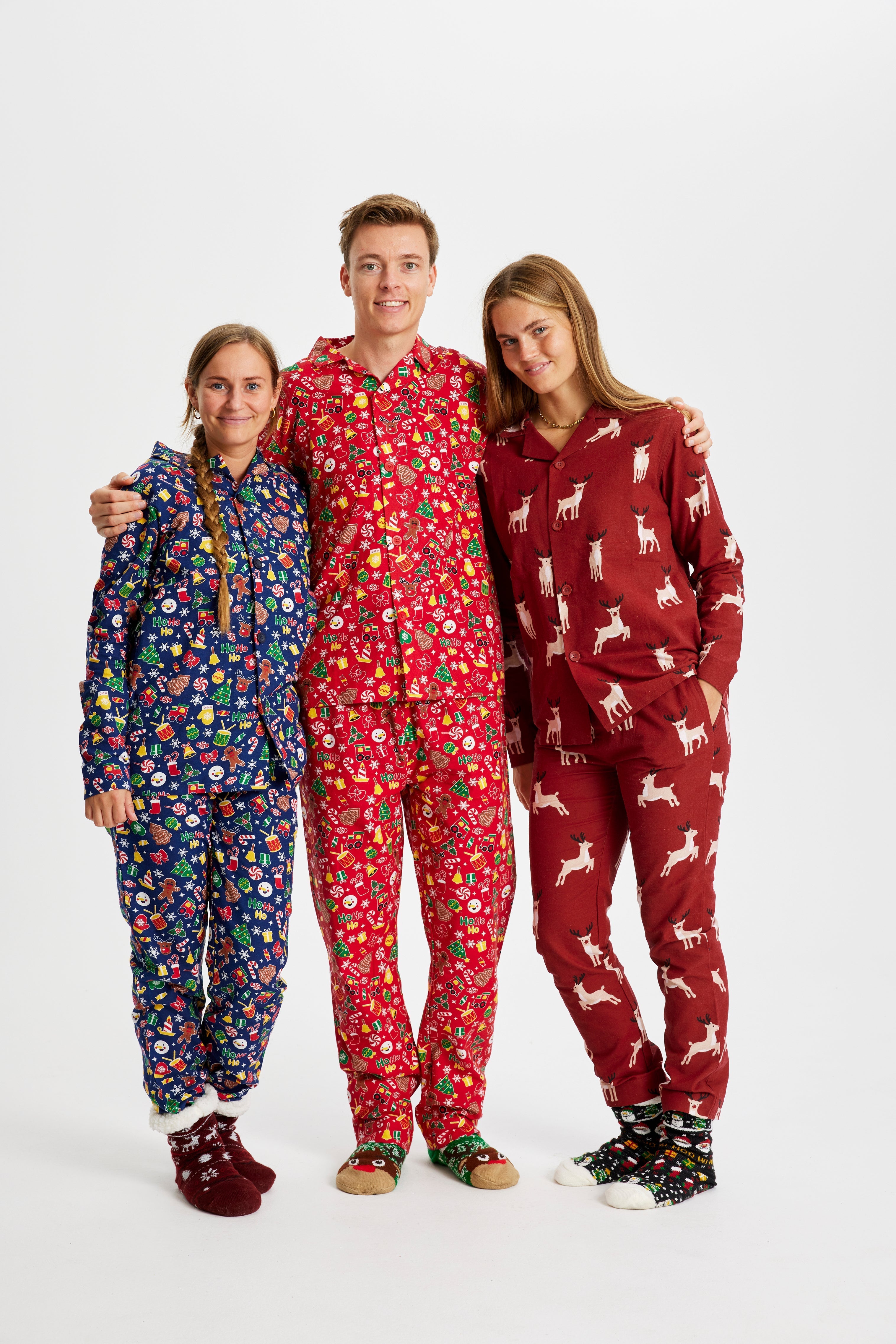 Rot kariertes Weihnachtspyjama Herren mit Rentier-Muster und weihnachtspullover herren Designs.